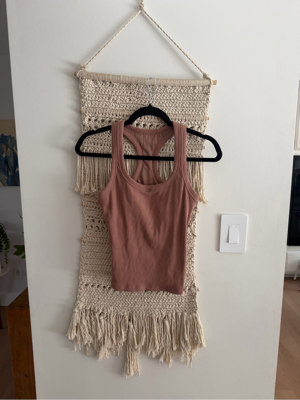 Alo Yoga Ribbed Support Tank - Picture 2 of 5